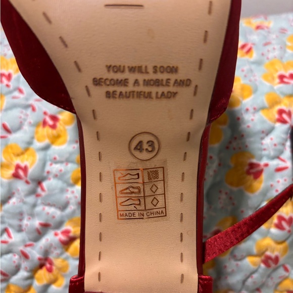 Elegant Red Heels - Picture 4 of 4